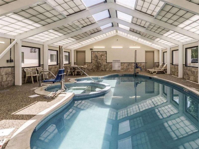מערב ספרינגפילד Comfort Inn & Suites מראה חיצוני תמונה