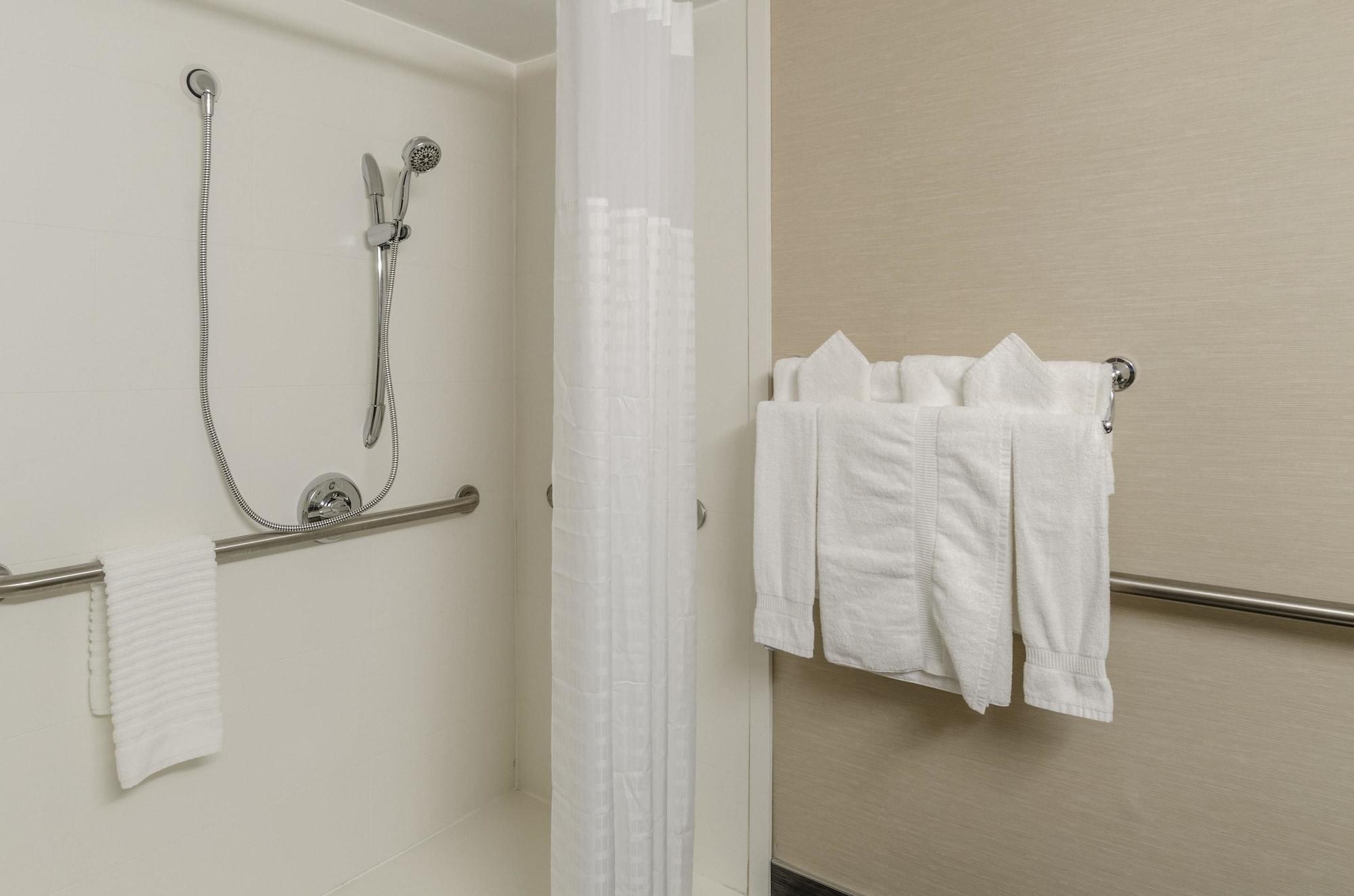 מערב ספרינגפילד Comfort Inn & Suites מראה חיצוני תמונה