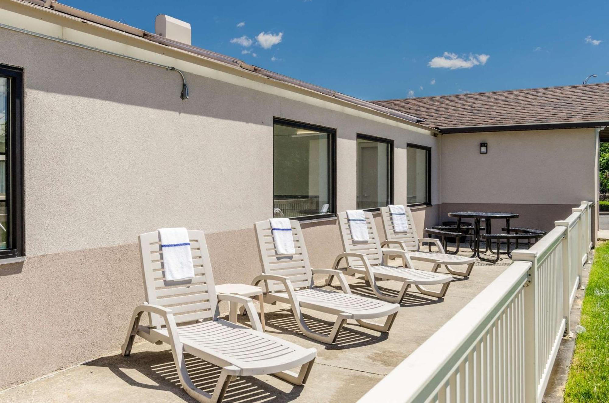 מערב ספרינגפילד Comfort Inn & Suites מראה חיצוני תמונה