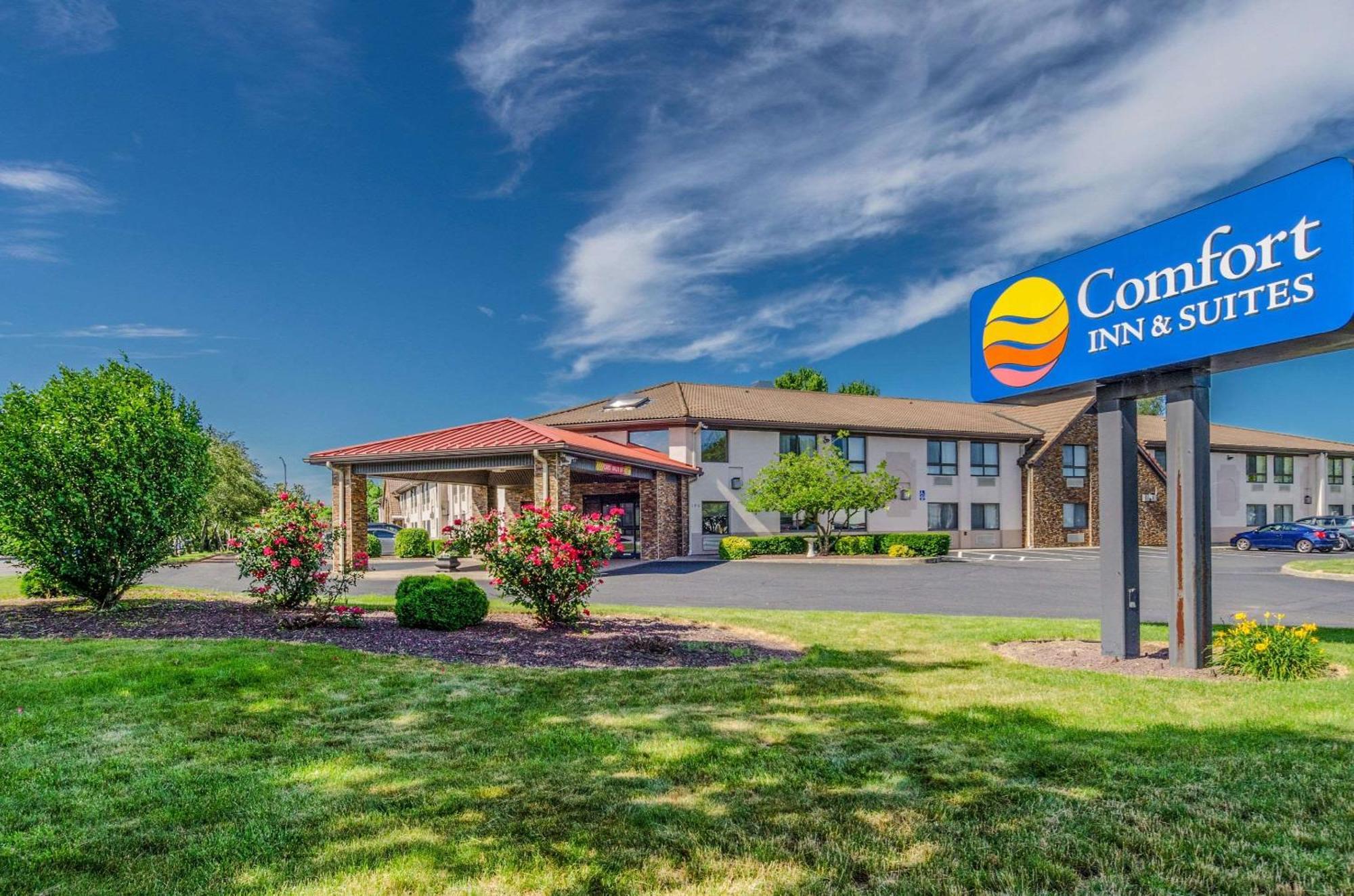 מערב ספרינגפילד Comfort Inn & Suites מראה חיצוני תמונה