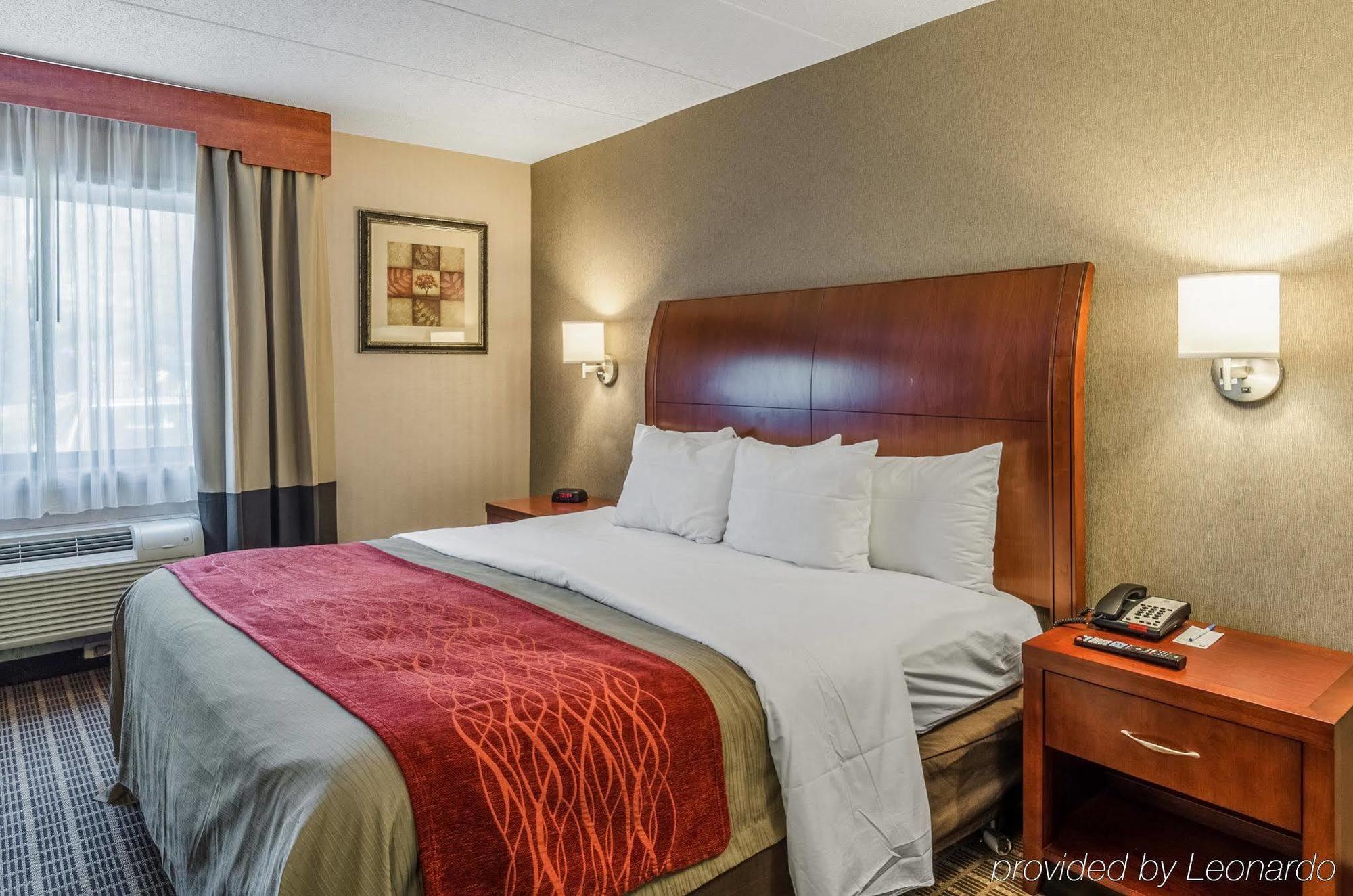 מערב ספרינגפילד Comfort Inn & Suites מראה חיצוני תמונה