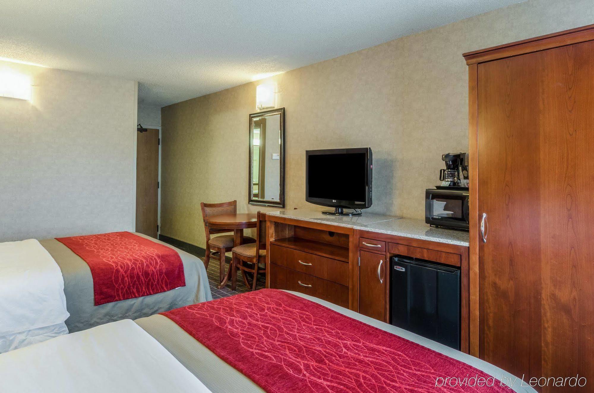 מערב ספרינגפילד Comfort Inn & Suites מראה חיצוני תמונה