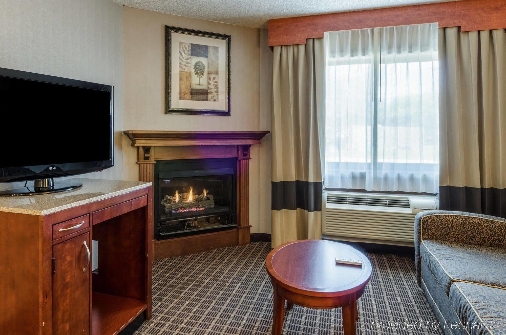 מערב ספרינגפילד Comfort Inn & Suites מראה חיצוני תמונה