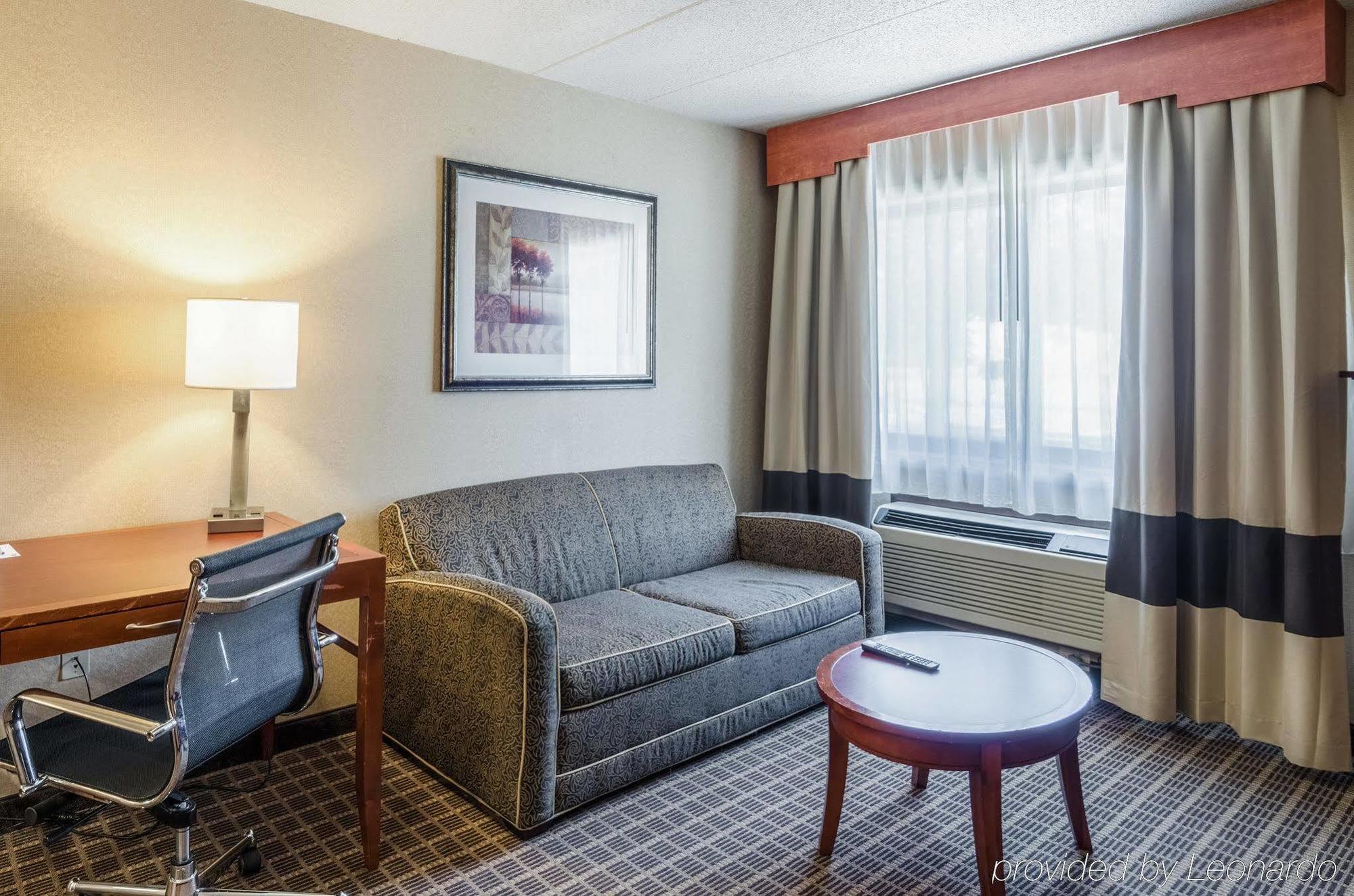 מערב ספרינגפילד Comfort Inn & Suites מראה חיצוני תמונה