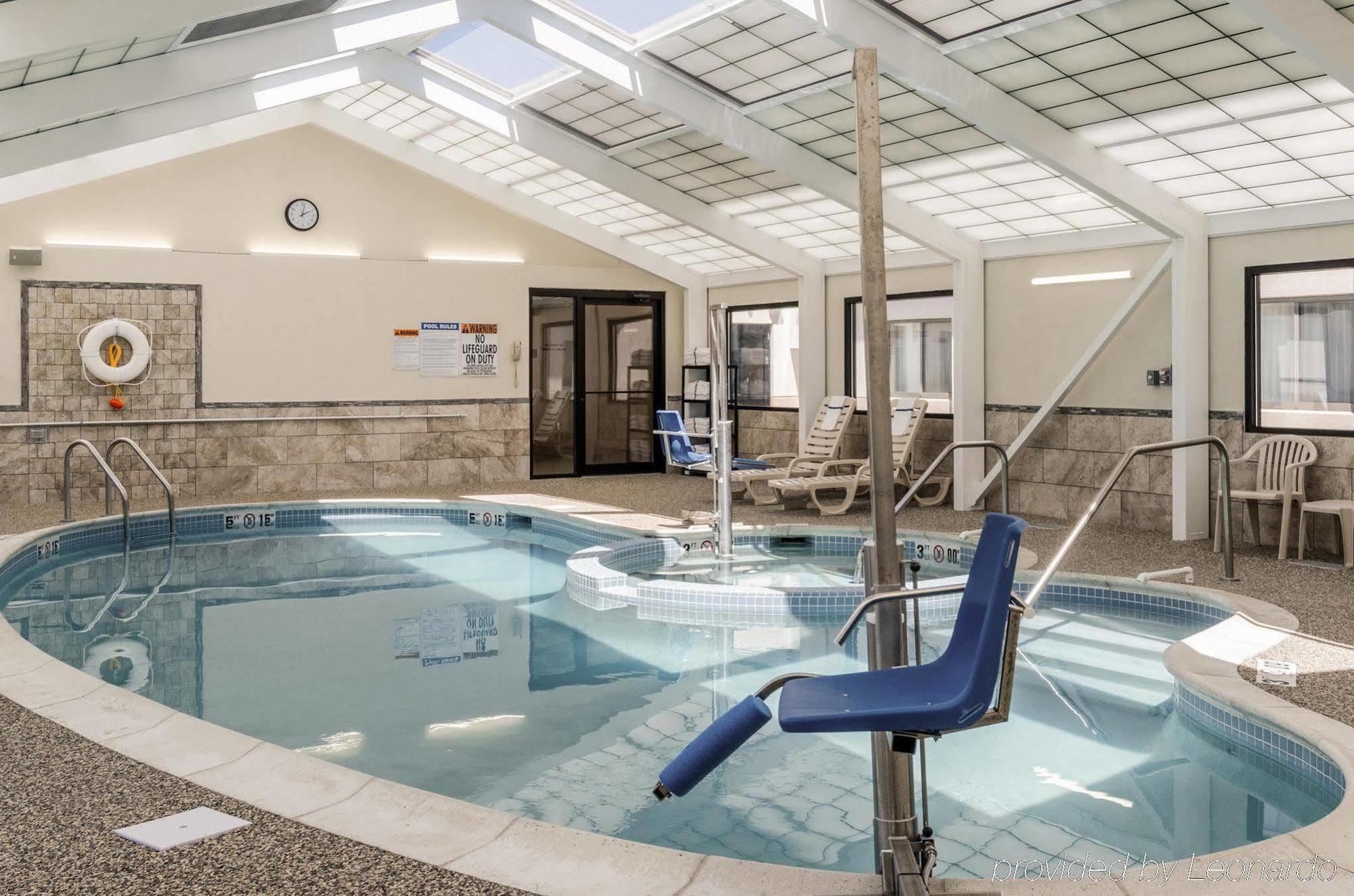 מערב ספרינגפילד Comfort Inn & Suites מראה חיצוני תמונה